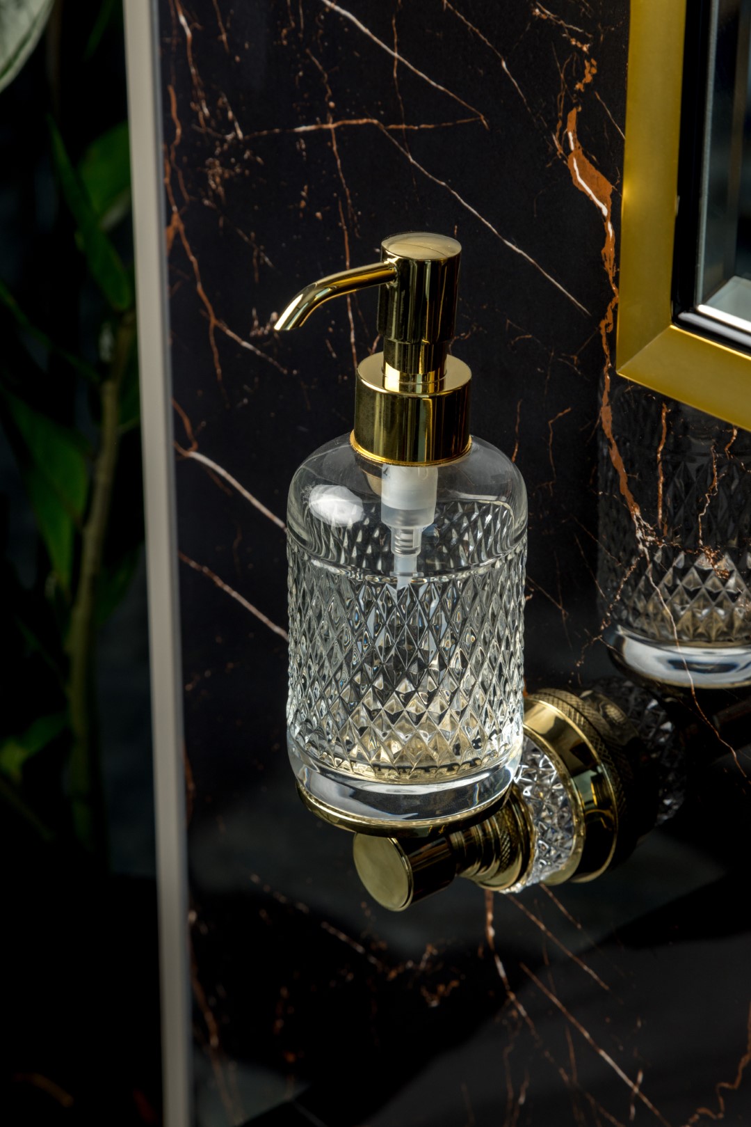 Дозатор настенный Boheme Aura 10247-G (золотой)