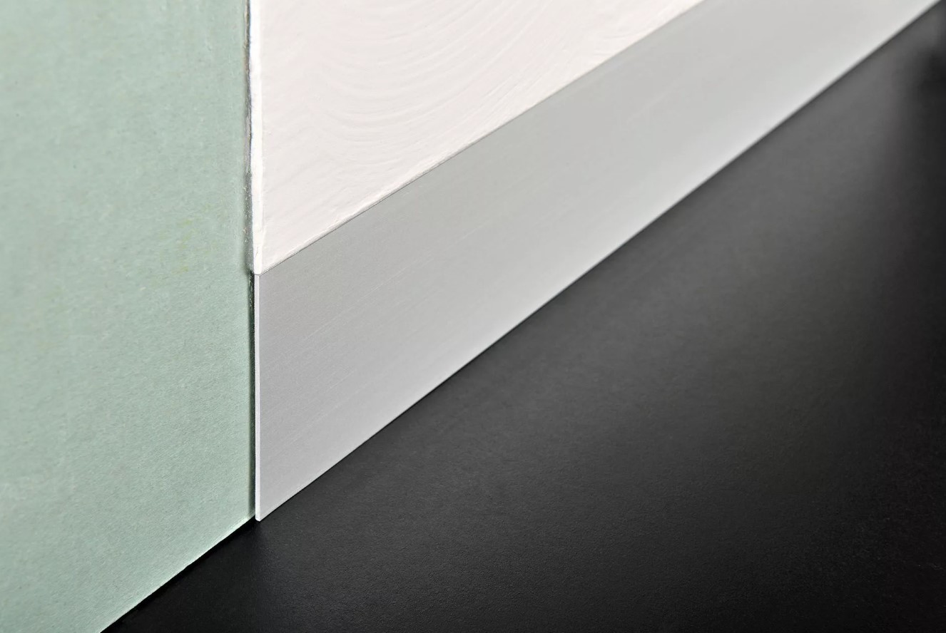 Плинтус Progress Profiles Proskirting Line PKLIAA 60 2 м. (серебро)