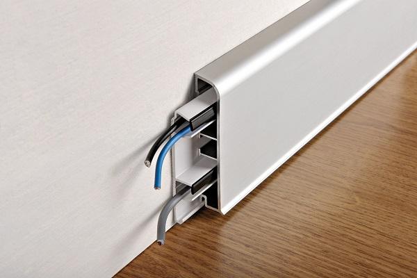 Плинтус Progress Profiles Proskirting PKAA 80 2 м. (серебро), без клеящего слоя
