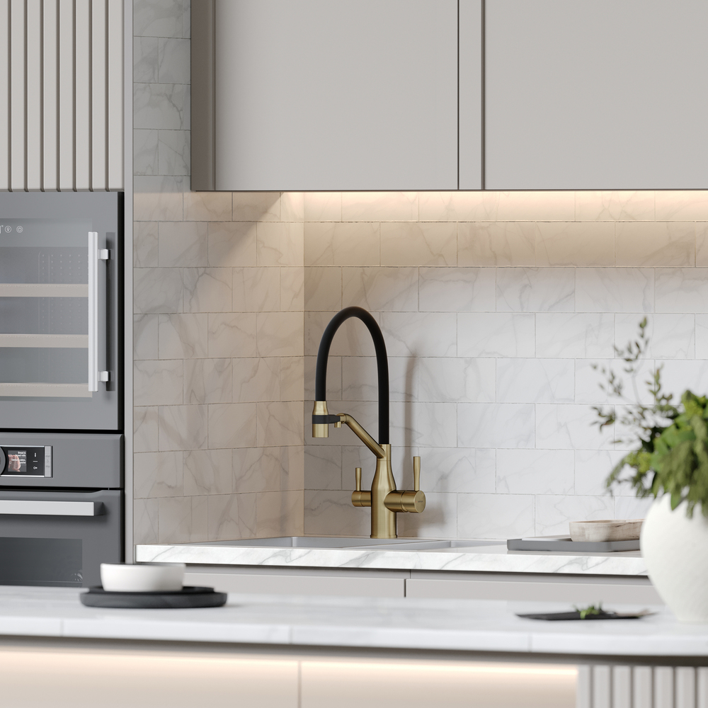 Смеситель для кухни Sancos Орта (Orta) SC4008BG (брашированное золото/черный), с гибким изливом, с подключением к фильтру