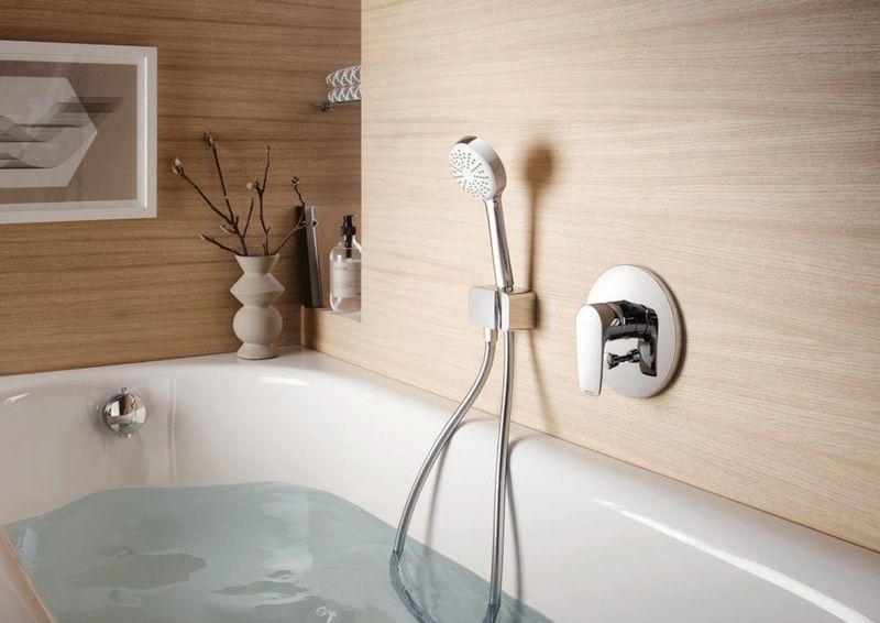 Смеситель для ванны и душа Kludi Pure &Solid 346500575
