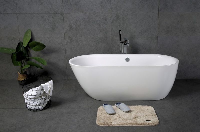 Ванна отдельностоящая BelBagno BB203-1800-830 180x82