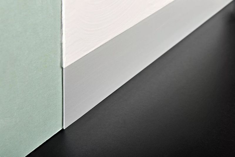 Плинтус Progress Profiles Proskirting Line PKLIAA 60 2 м. (серебро)