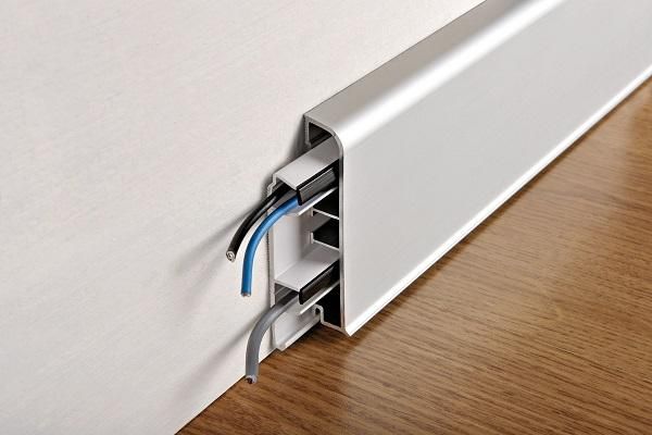 Плинтус Progress Profiles Proskirting PKAA 80 2 м. (серебро), без клеящего слоя
