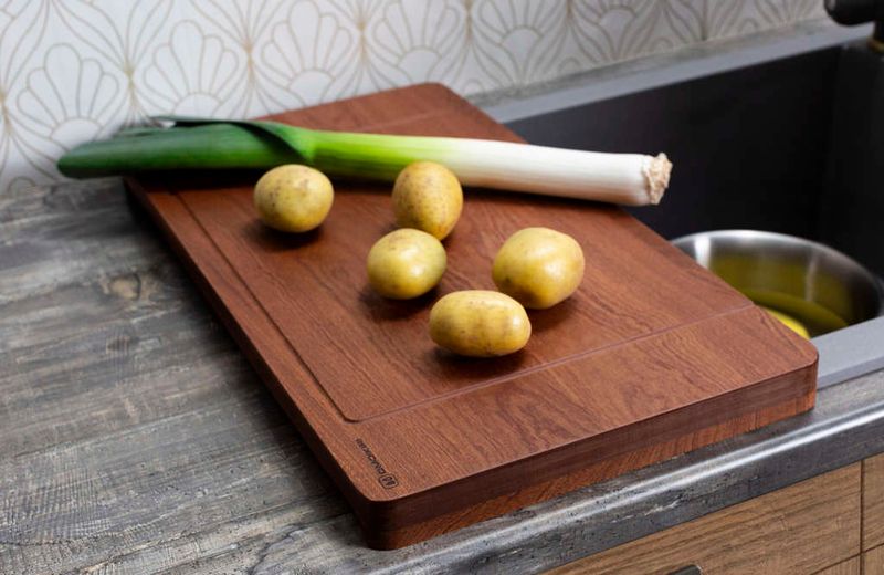Разделочная доска Omoikiri CB-04-WOOD-L 4999009