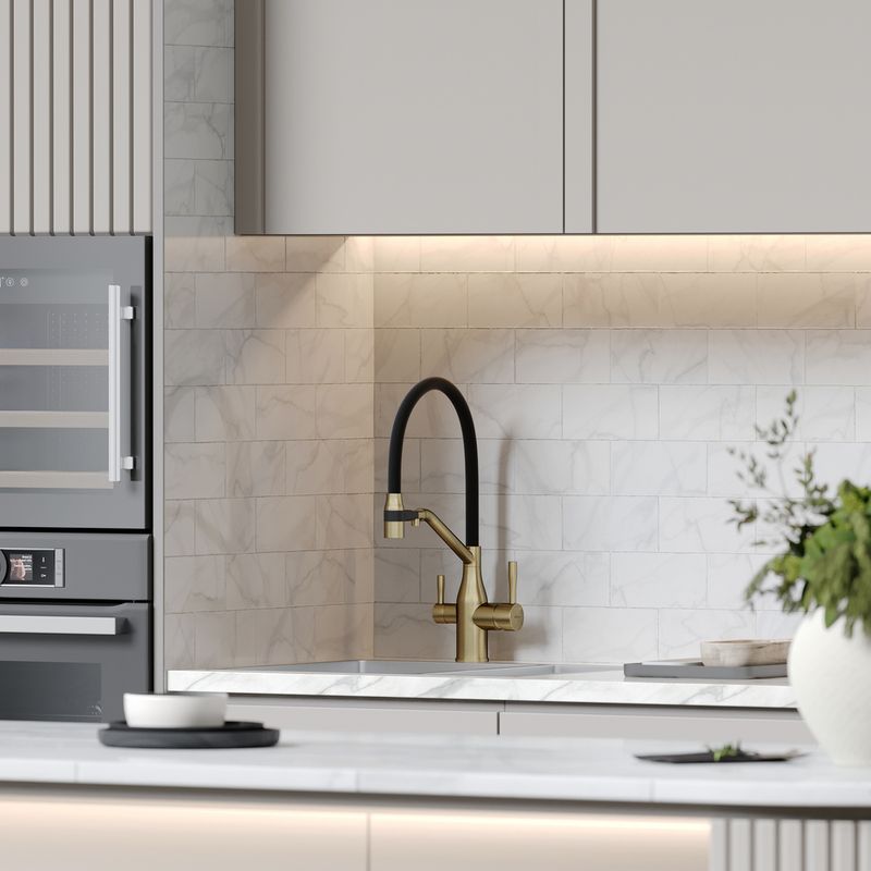 Смеситель для кухни Sancos Орта (Orta) SC4008BG (брашированное золото/черный), с гибким изливом, с подключением к фильтру