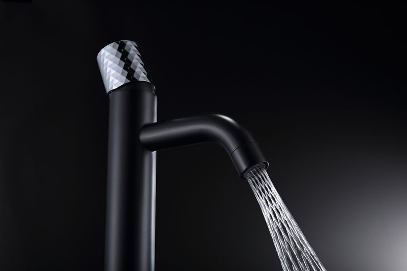 Смеситель для раковины Boheme Stick Diamond 121-BCR (хром, черный матовый), без донного клапана